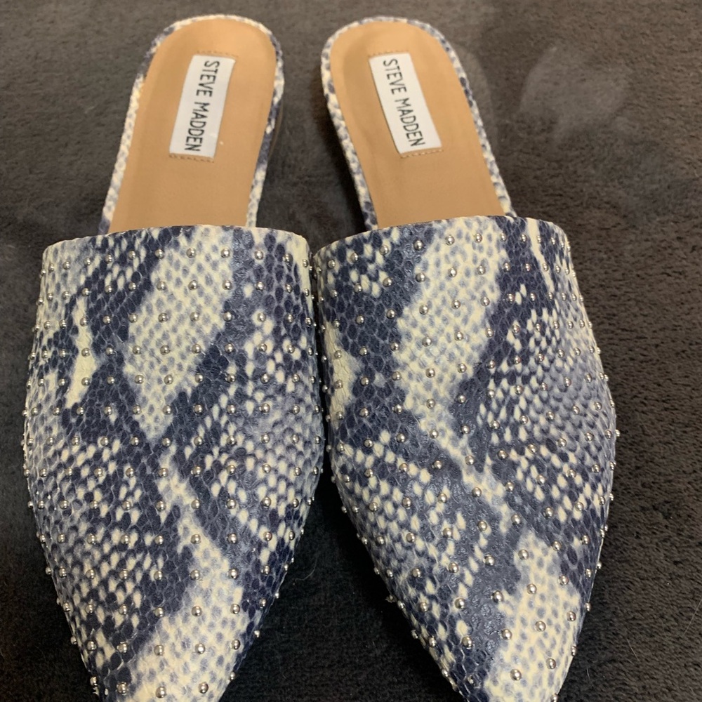 Steve Madden gray  Snake Print Women's Mules.